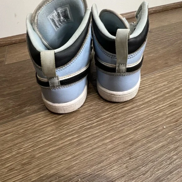 Kids Nike Air Jordan 1 mid Carolina Blue/Black - Picture 5 of 8